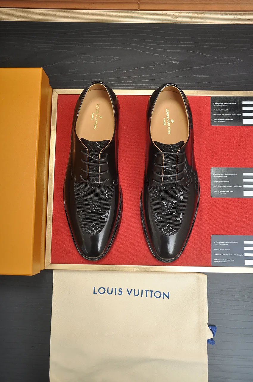 Men's men's shoes 💰500💶 [LV] (original single cowhide lining) 🍀LV's latest genuine leather business suit shoes are launched simultaneously on the official website. The first-layer cowhide imported from Italy is made of heavy gold, 💥official website 1:1 rubber outsole. Versatile to wear, high-end without losing class, and the color combination is extraordinary. This four-season style is alluring when worn on your feet, showing off your big-name flair. Standard code 38-45 (45 customized)